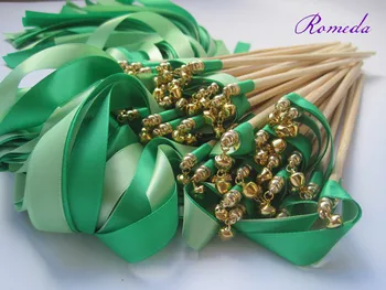 50vnt/lot žalios ir šviesiai žalios vestuvinės lazdelės su auksine varpelio juostele Twirling Streamers, kaspinų palinkėjimo lazdelės