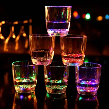 Creative LED lemputė mirksintys puodeliai Smart Liquid Active Plastic Cup Vestuvės Papuoškite šampano alaus gėrimų indus vakarėlių barams