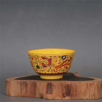 Ankstyvoji geltonų glazūruotų doucų įsipainiojusių šakų Fenikso rašto rožių taurės kolekcija iš Mingų dinastijos Chenghua metų